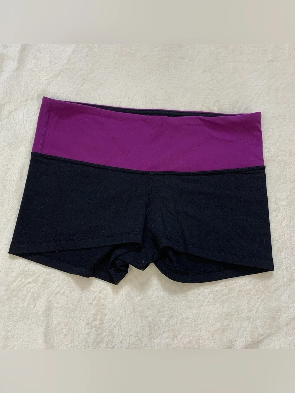 Lululemon| Reversible ‘Boogie Shorts’ Roll Down (Purple Waistband)